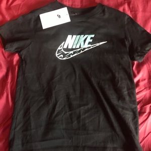 Nwt girls NIKE t-shirt sz small